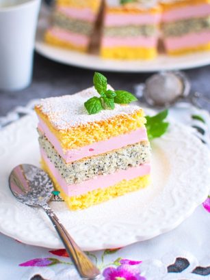 Ciasto z makiem i bitą śmietaną
