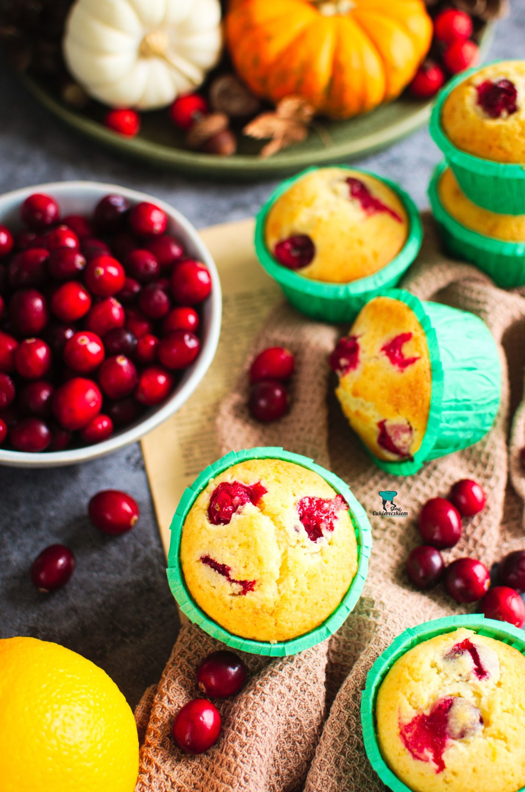 Muffinki pomarańczowa z żurawiną