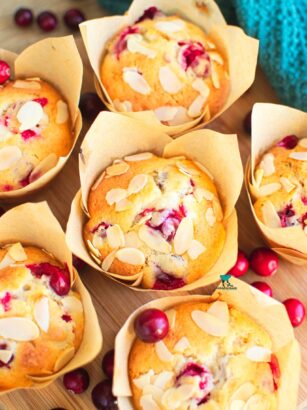 Muffiny z żurawiną i marcepanem