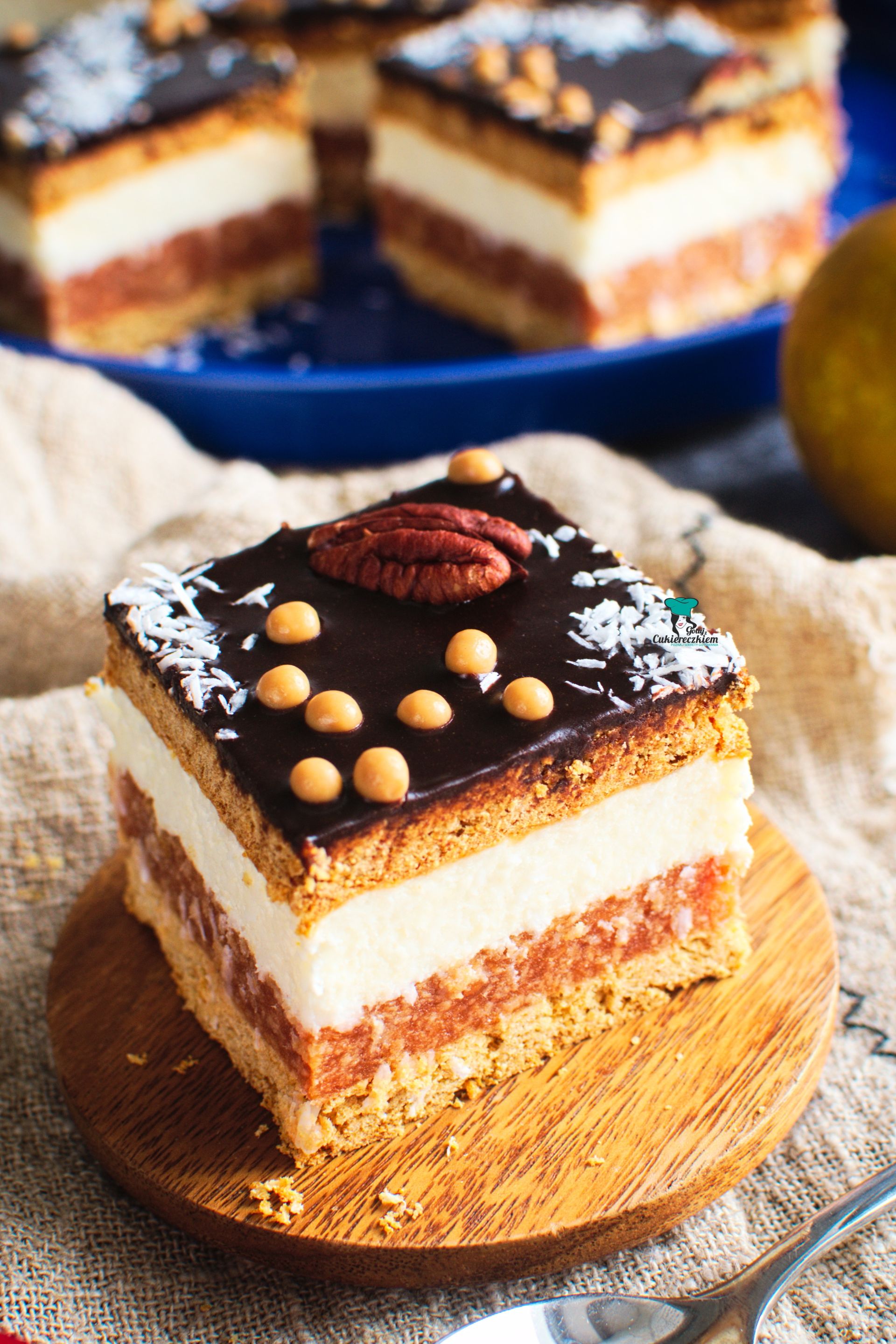 Ciasto miodowe z jabłkami i kremem kokosowym