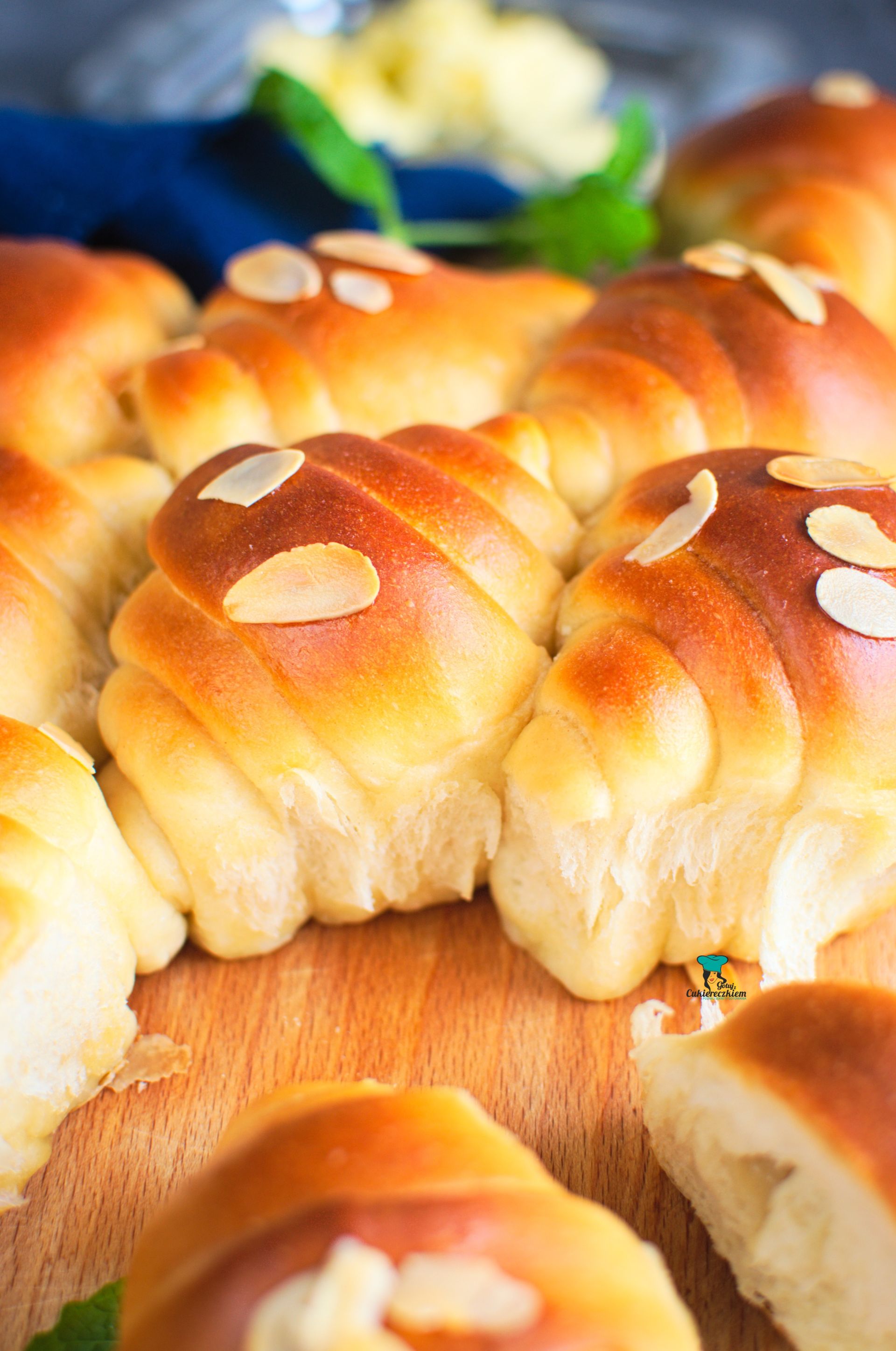 Miękki i puszysty chlebek mleczny do odrywania