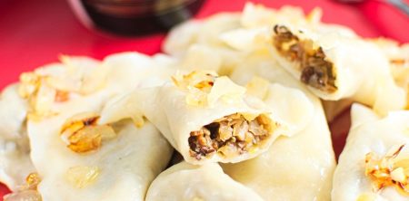 Pierogi wigilijne z kiszoną kapustą i suszonymi grzybami