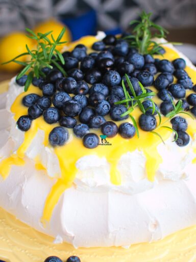 Pavlova z lemon curd i borówkami