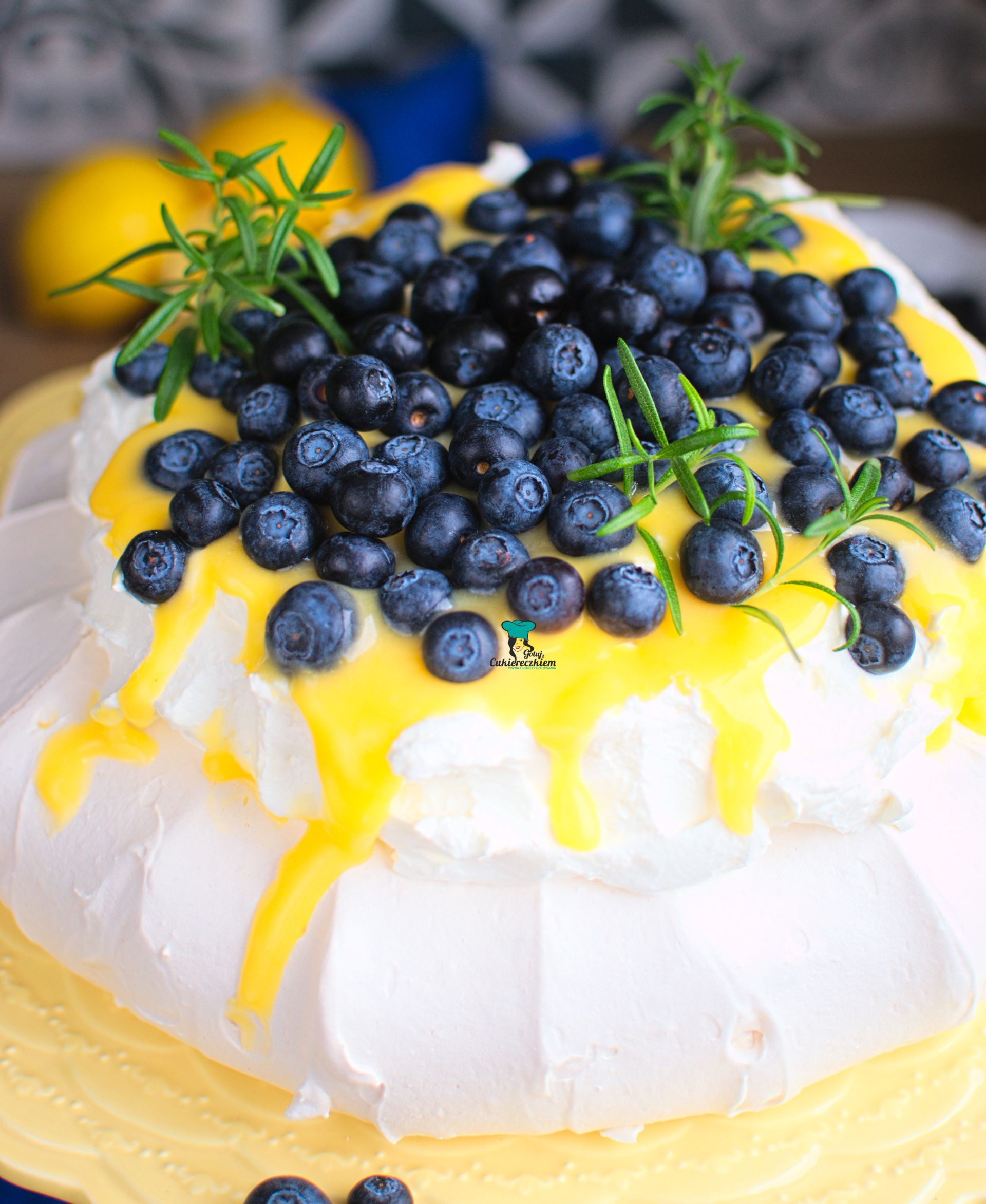Pavlova z lemon curd i borówkami
