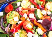 Sałatka z grillowanymi warzywami z fetą