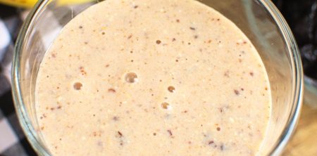 Koktajl bananowy z płatkami owsianymi i suszoną śliwką