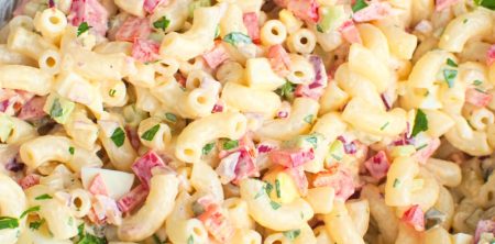 Amerykańska sałatka makaronowa (macaroni salad)