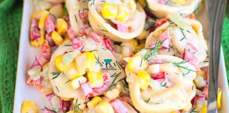 Kolorowa sałatka z tortellini