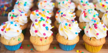 Mini babeczki confetti (z kolorową posypką)