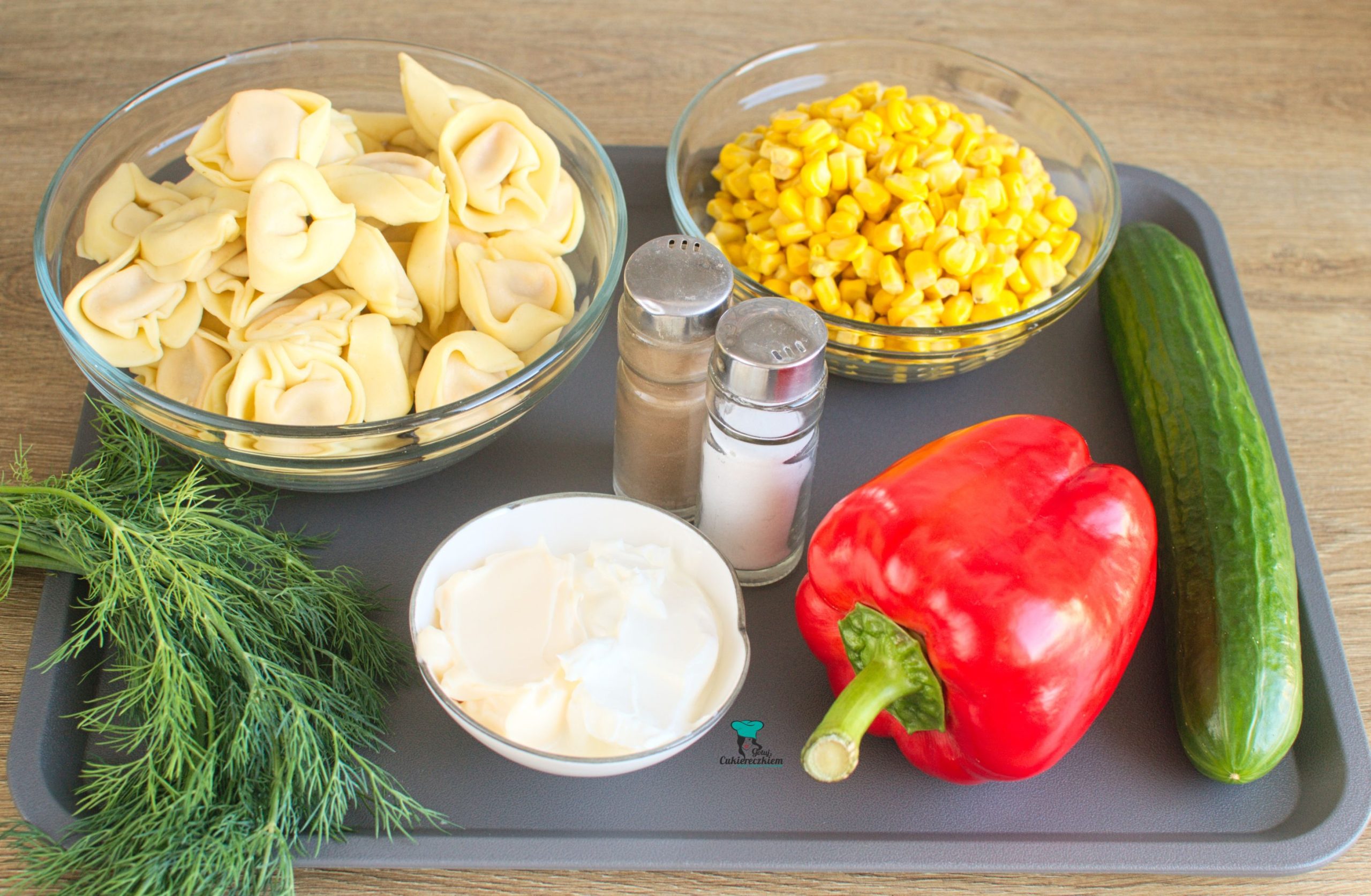 Składniki na sałatkę z tortellini