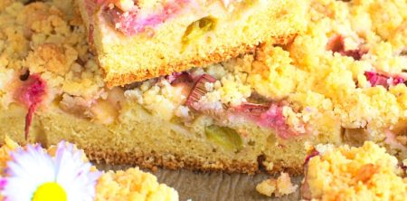 Ciasto z rabarbarem i kruszonką na dużą blachę