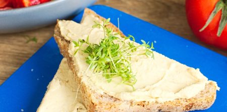 Kanapki z hummusem i warzywami