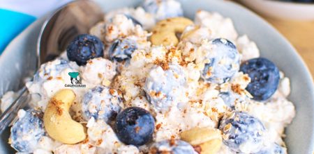 Serek wiejski z borówkami