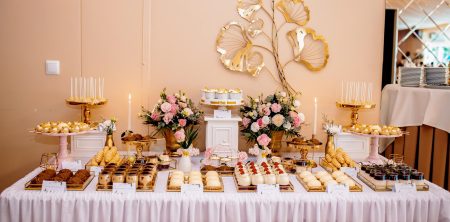 Słodki stół przygotowany na wesele Artura i Doroty