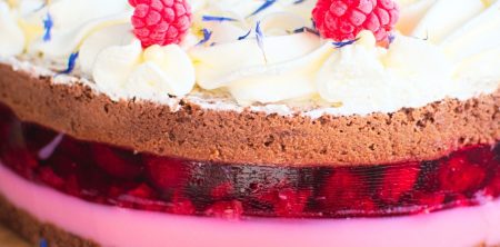 Tort malinowy z budyniem