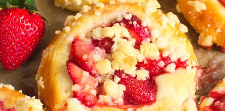 Drożdżówki z truskawkami