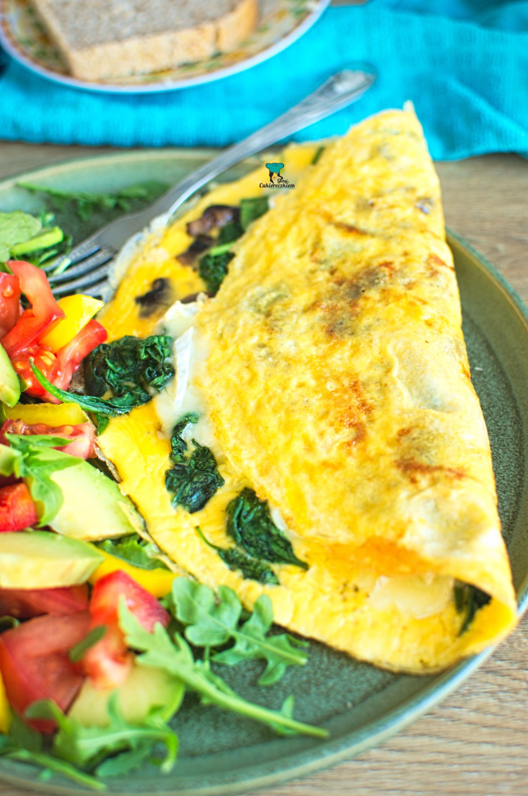 Omlet z pieczarkami, szpinakiem i camembertem