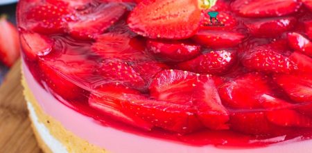 Tort truskawkowy z budyniem