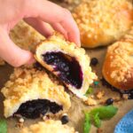 Sałatka z mozzarellą, pomidorkami, awokado i ogórkiem
