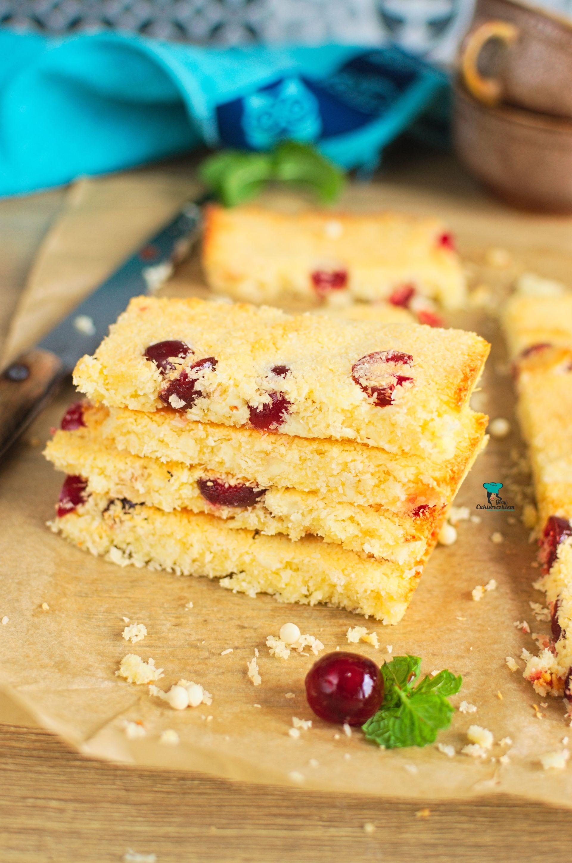 Ciasto kokosowe z czekoladą i wiśniami czyli kokosowe batoniki