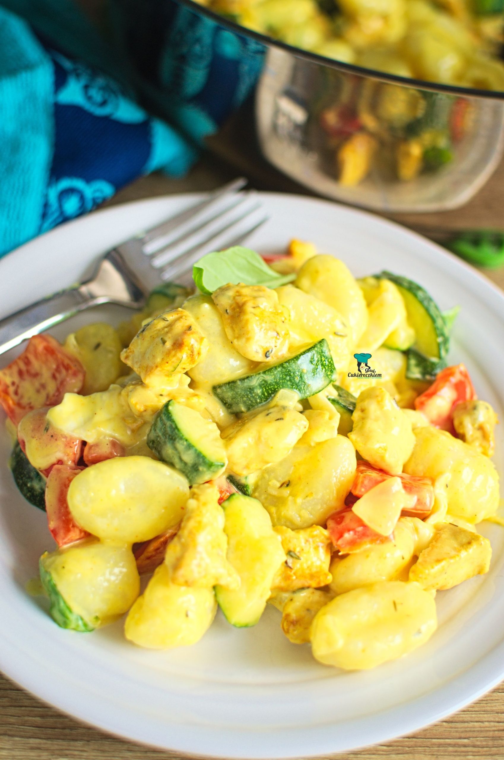 Gnocchi z kurczakiem, cukinią, papryką i camembertem