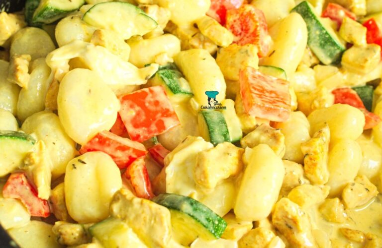 Gnocchi z kurczakiem, cukinią, papryką i camembertem