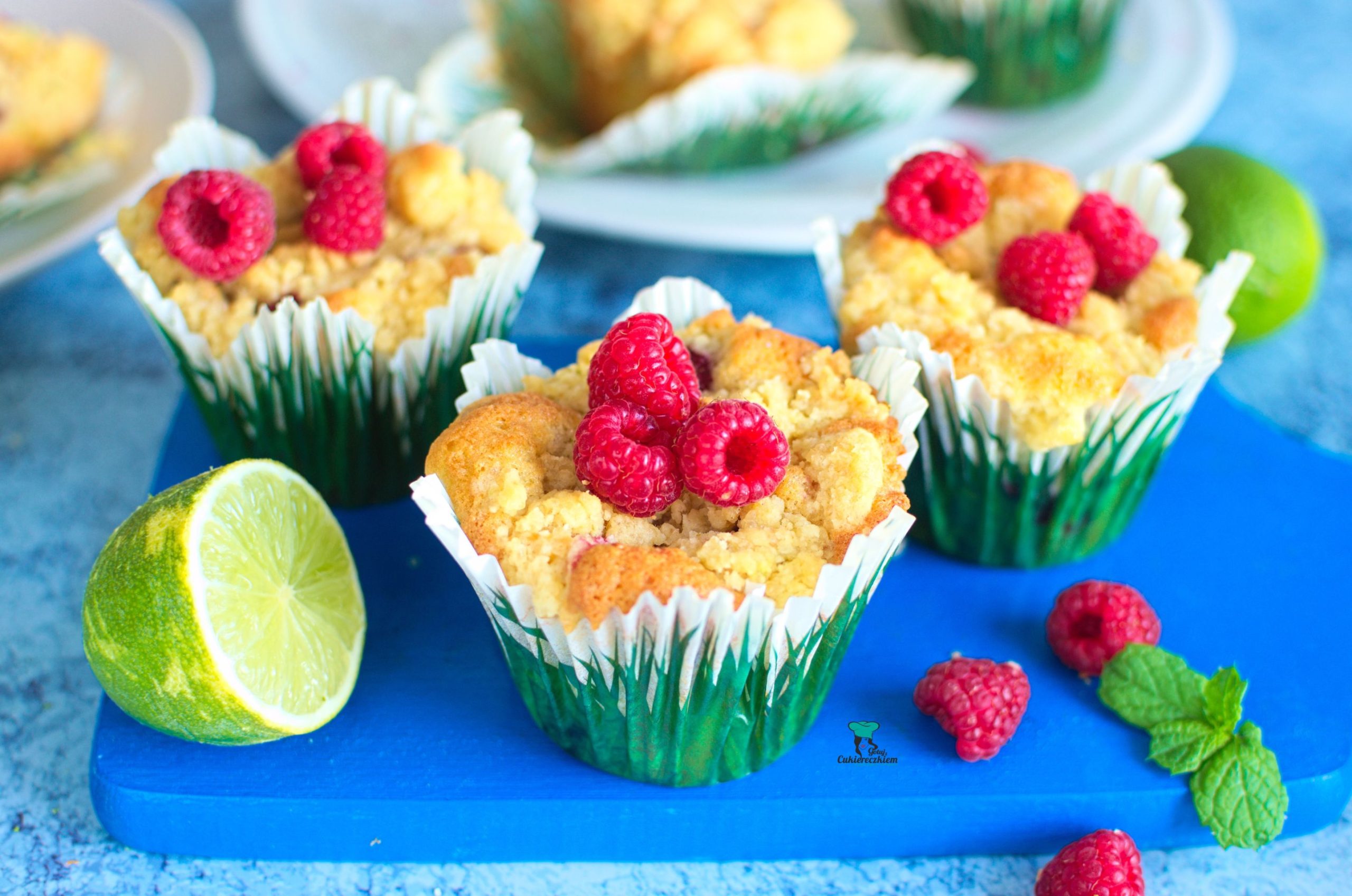 Babeczki z malinami i kruszonką