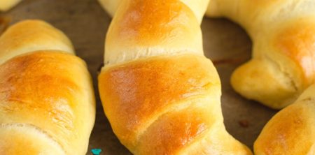 Rogaliki drożdżowe z marmoladą