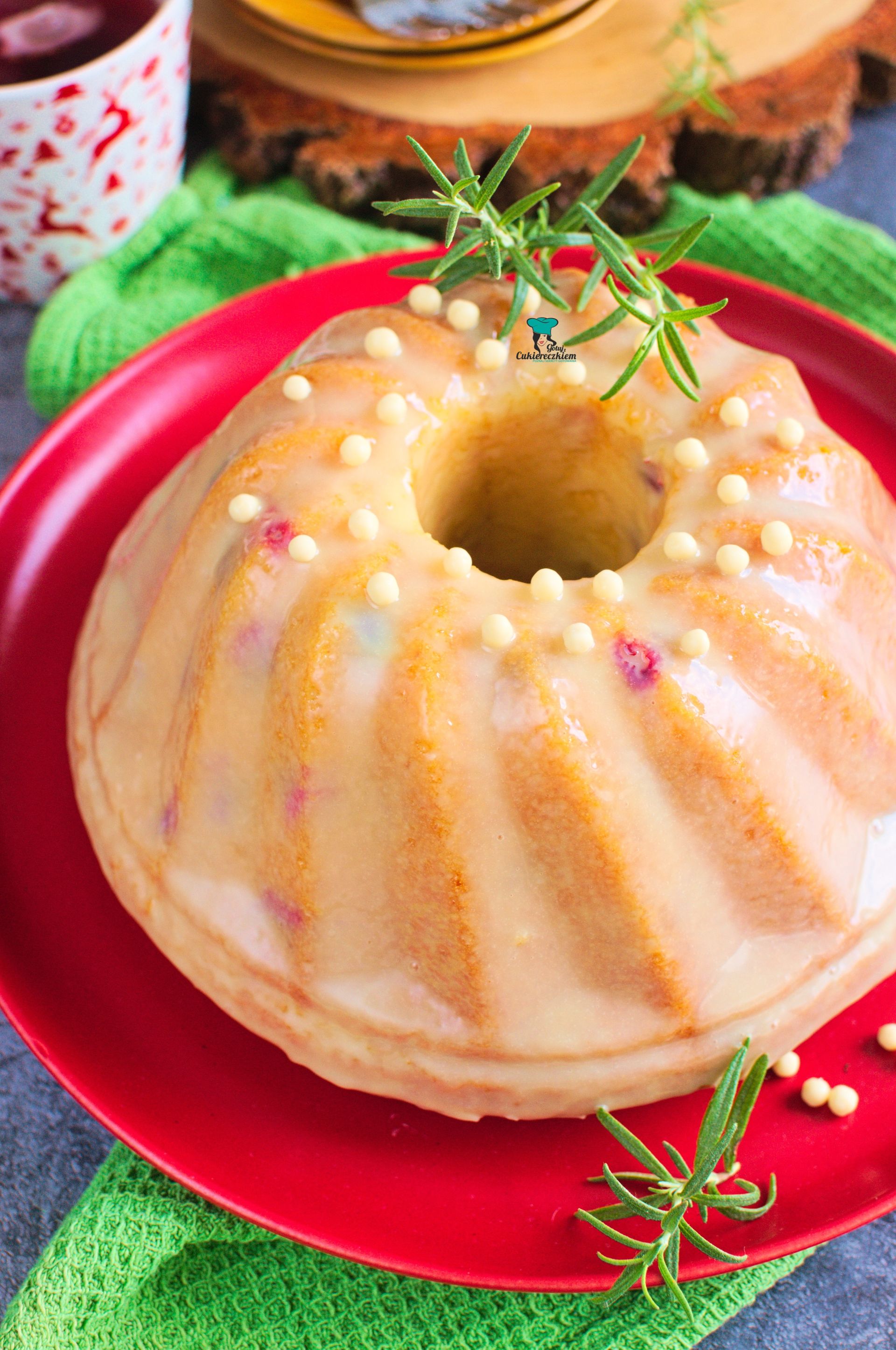 Babka z białą czekoladą i żurawiną