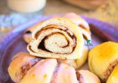 Drożdżowe rogaliki cynamonowe