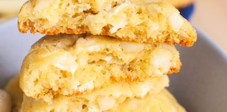 Ciastka z białą czekoladą i orzechami makadamia