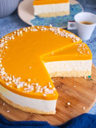 Ciasto z białą czekoladą, kokosem i mango
