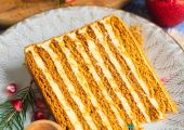 Miodownik czyli rosyjski tort miodowy (Medovik)