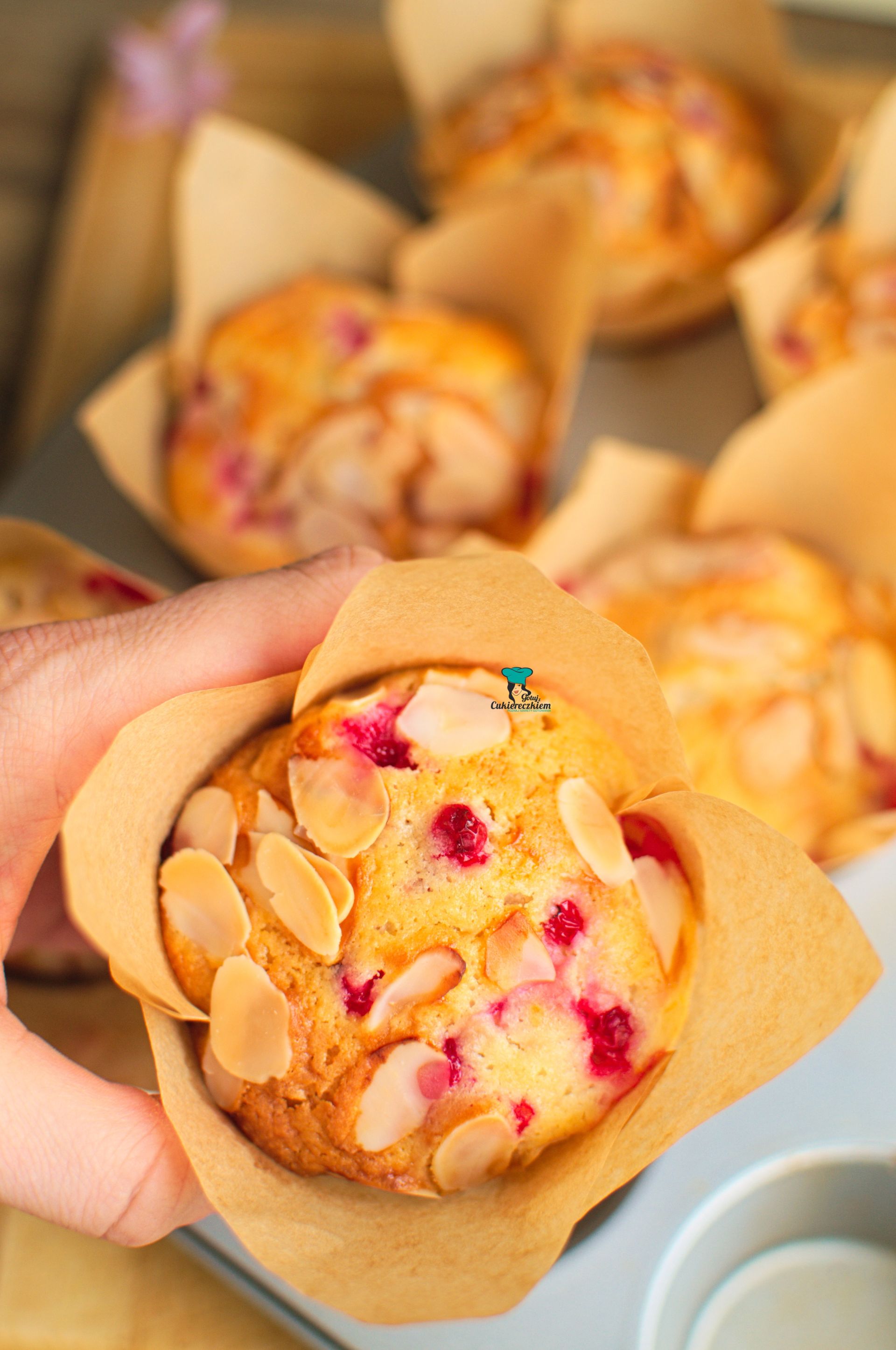 Muffiny z porzeczką i marcepanem