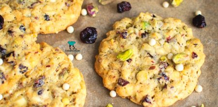 Ciasteczka owsiane z pistacjami, żurawiną i białą czekoladą