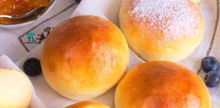 Miękkie i puszyste japońskie bułeczki mleczne