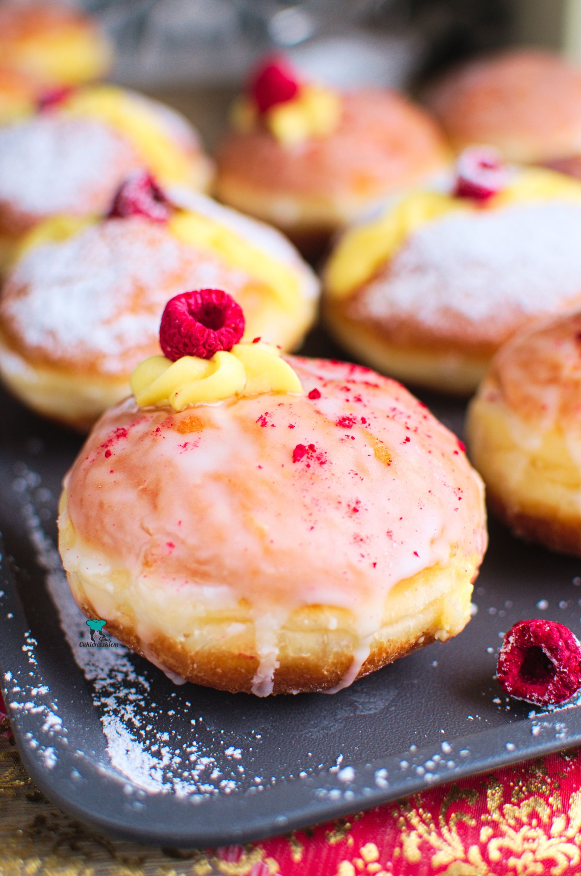 Pączki z creme patissiere (z kremem budyniowym)