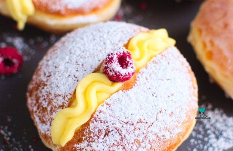 Pączki z creme patissiere i malinami