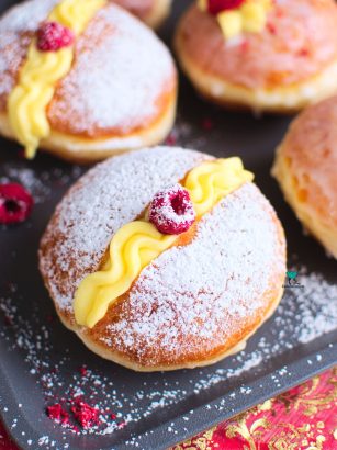 Pączki z creme patissiere i malinami