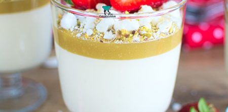 Mus z białej czekolady z pistacjami