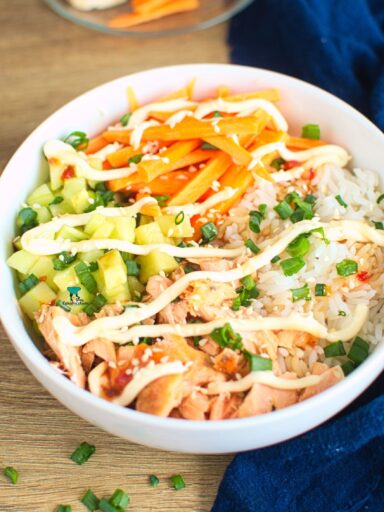 Proste sushi bowl z łososiem