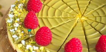 Prosty sernik z kremem pistacjowym