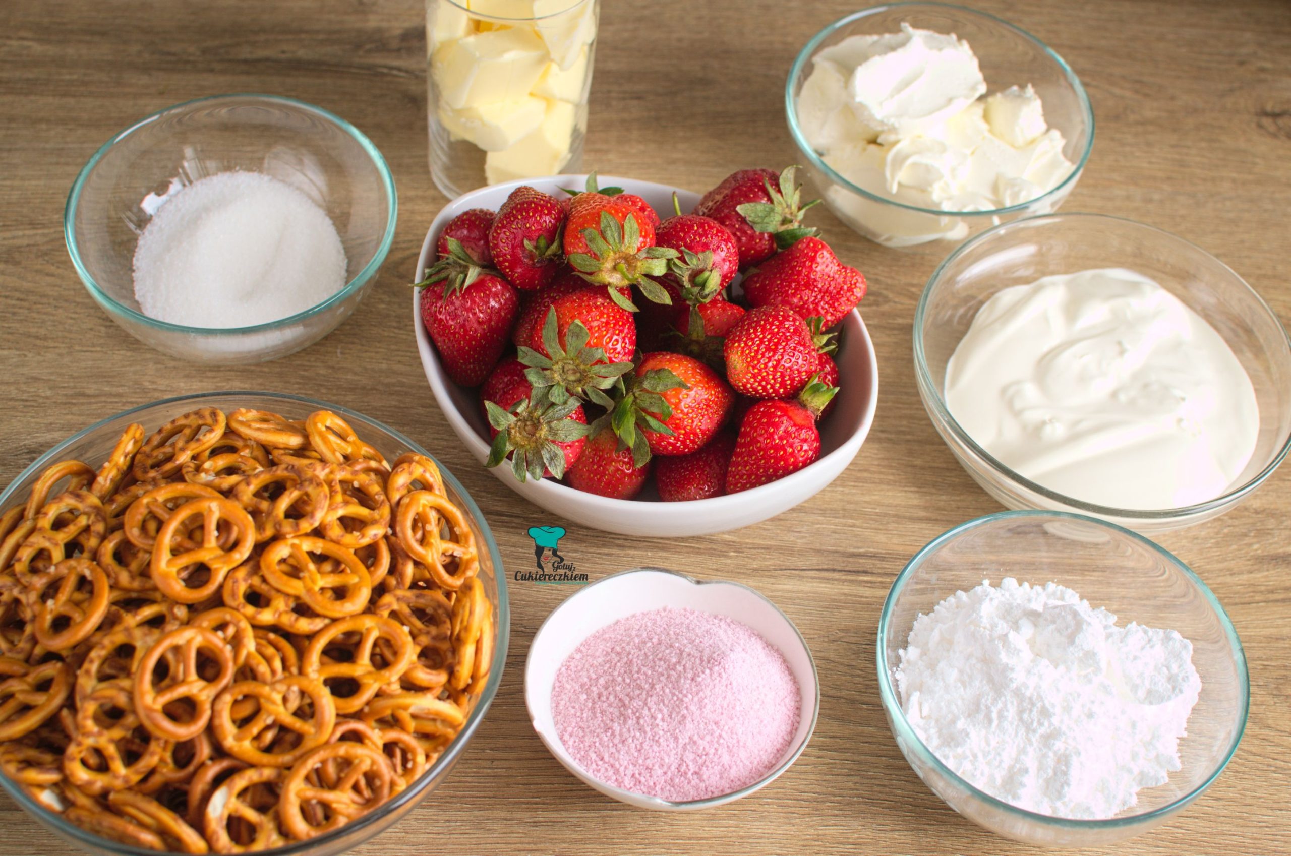 Amerykańskie ciasto z precelkami i truskawkami - składniki
