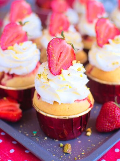 Muffinki z truskawkami i bitą śmietaną