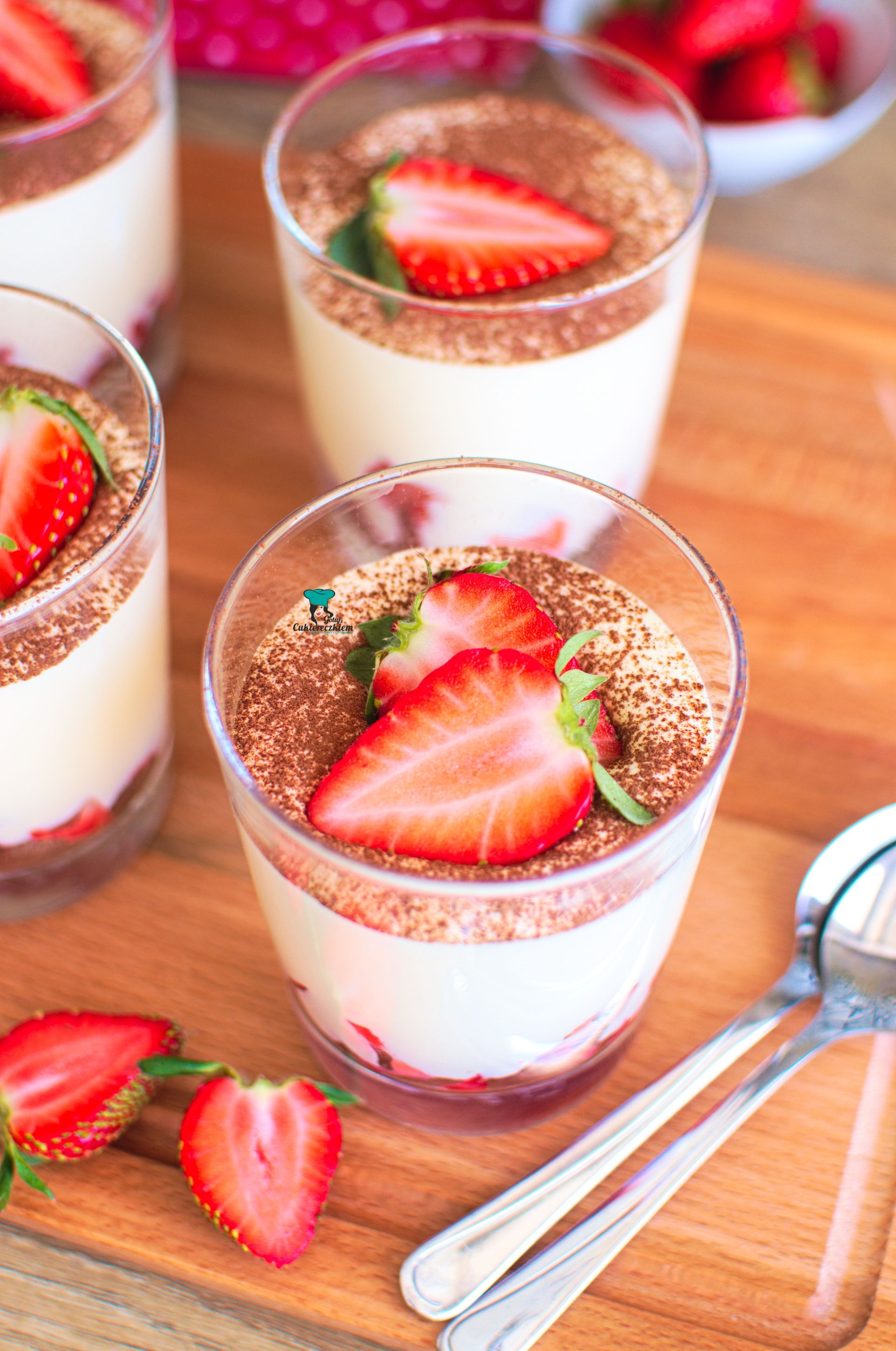 Włoski deser z truskawkami (crema di fragola)