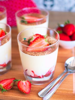 Włoski deser z truskawkami (crema di fragola)