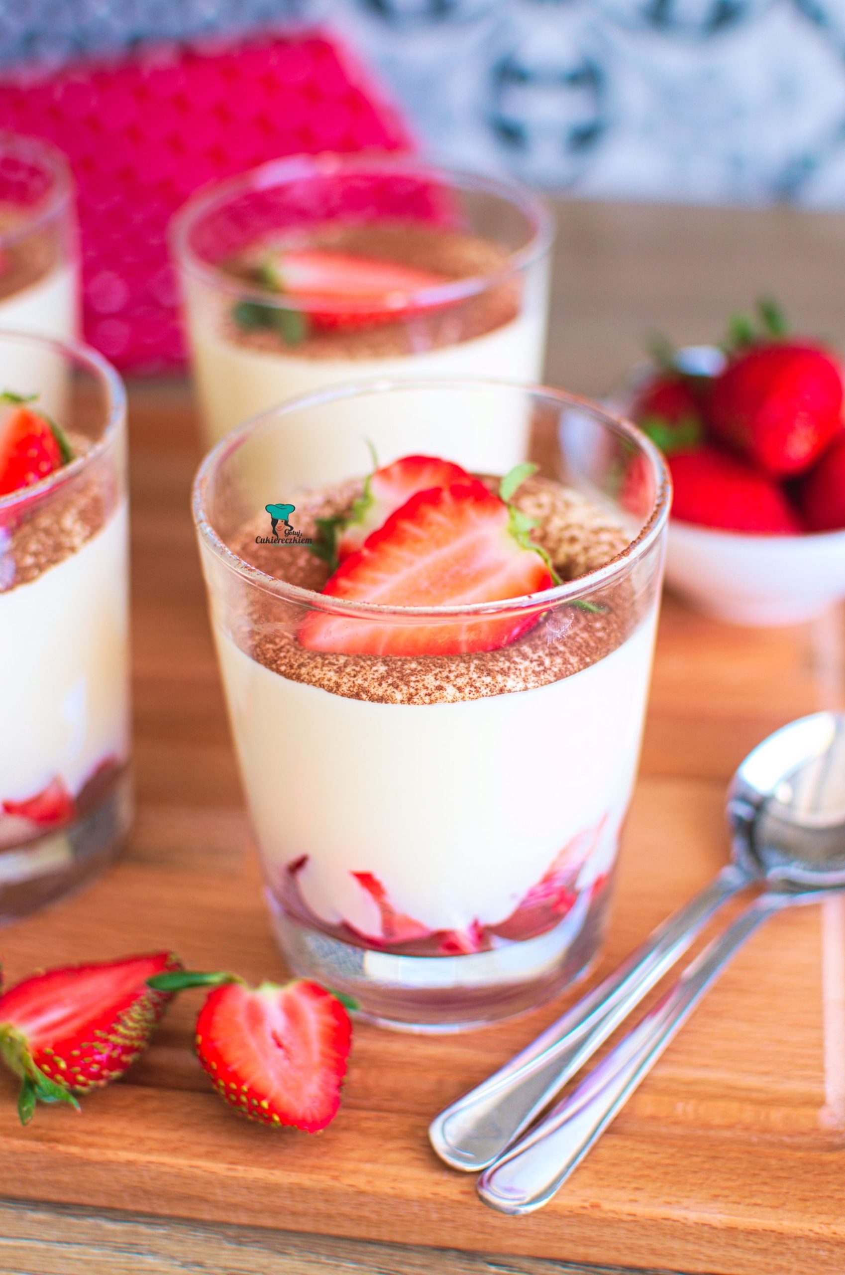 Włoski deser z truskawkami (crema di fragola)