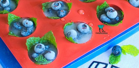 Domowa lemoniada i kostki z borówkami