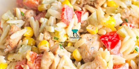 Sałatka gyros z makaronem orzo