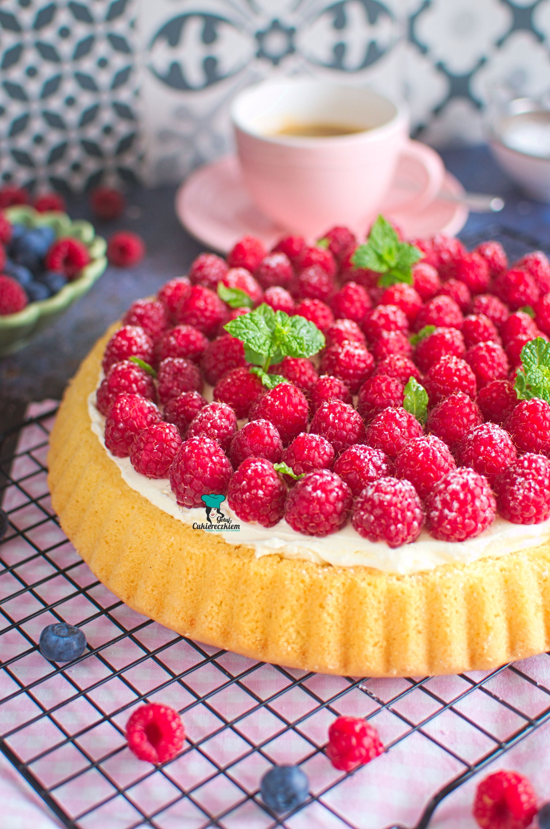 Tarta biszkoptowa z malinami